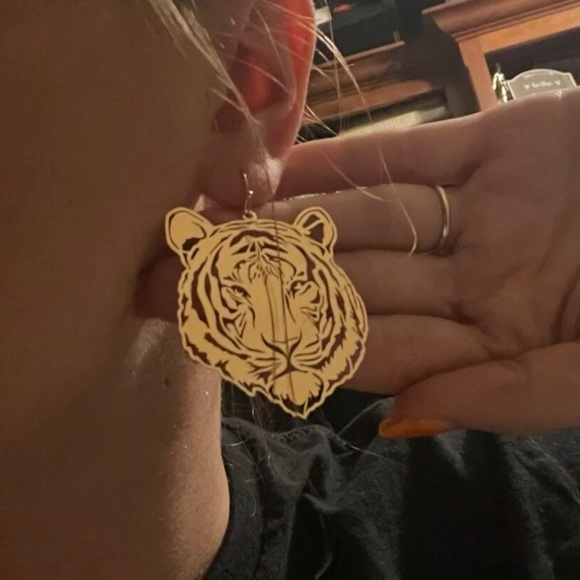 🐅 Tiger Earrings 🐅 - Picture 2 of 4